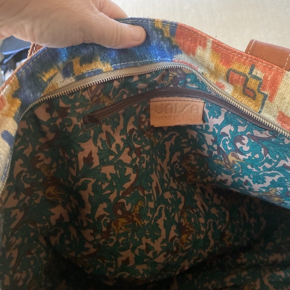 Unisa Zippered Canvas Tote - Picture 13 of 16